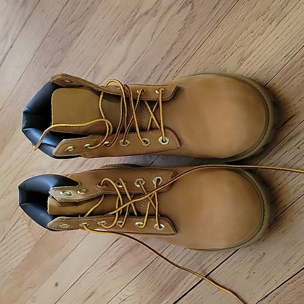 Timberland Boots, men's size 5, tan